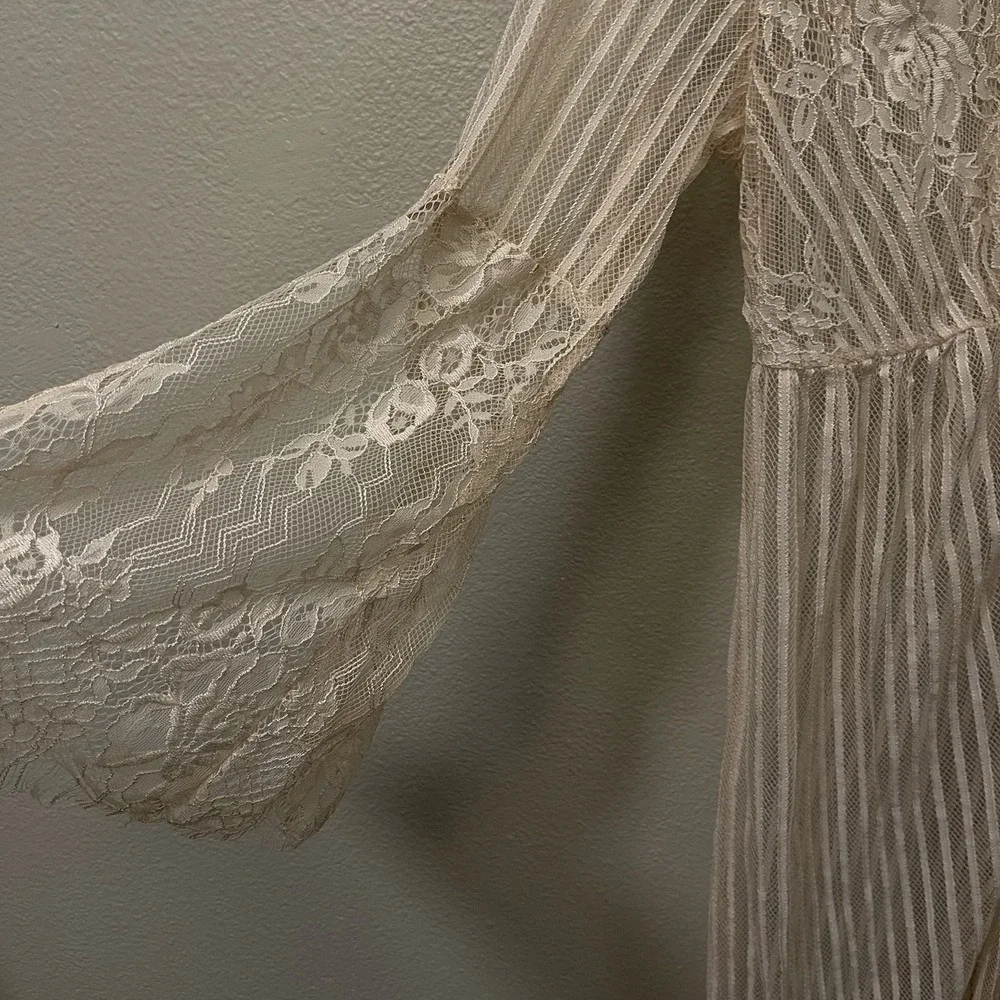 Haute Monde Lace Robe Cover Split Bell Sleeves Tie Beige Blush Coquette Up Sz L‎